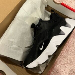 Nike Ryz 365 size 7.5